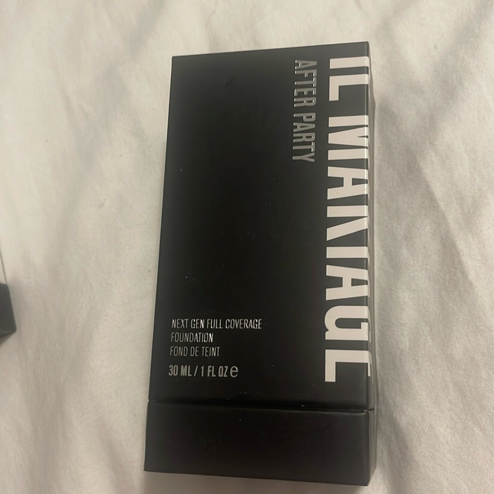 Il Makiage “After party”  full coverage foundation shade 50